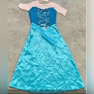 Costume princess dress up girls size 8/10 year olds Halloween Queen Elsa